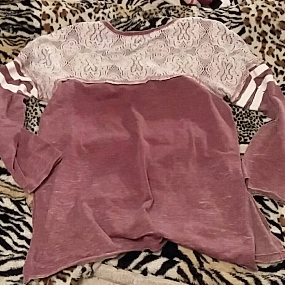 Cute distressed scoop neck longsleeve - Picture 6 of 6
